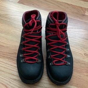 Danner Mountain Pass Women’s Hiking Boot